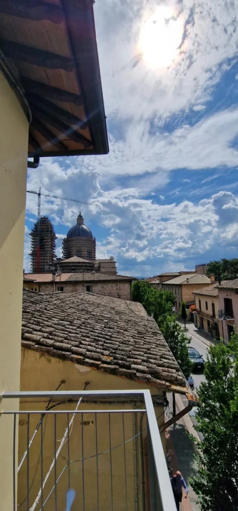 Balcone della stanza Iris con vista panoramica su Assisi